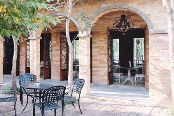 chateau de bear hotel