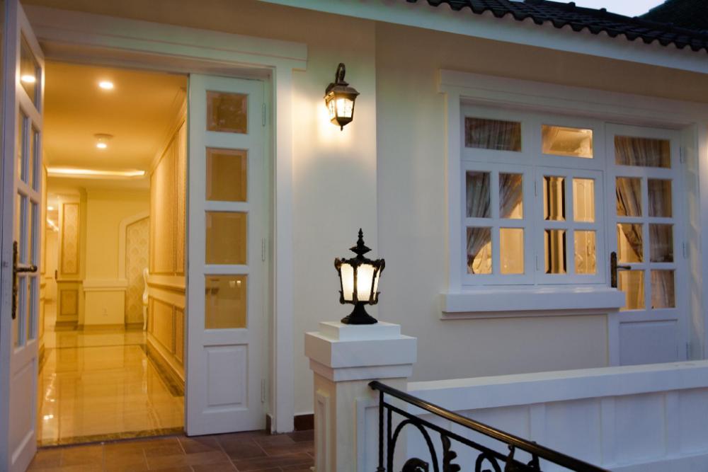 hoa sen vang hotel dalat