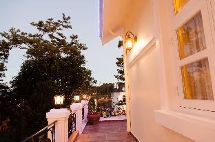 hoa sen vang hotel dalat