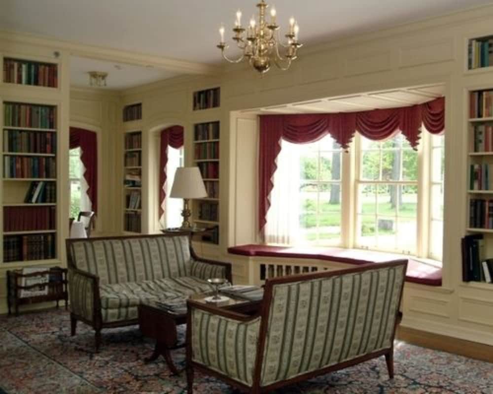 montague inn