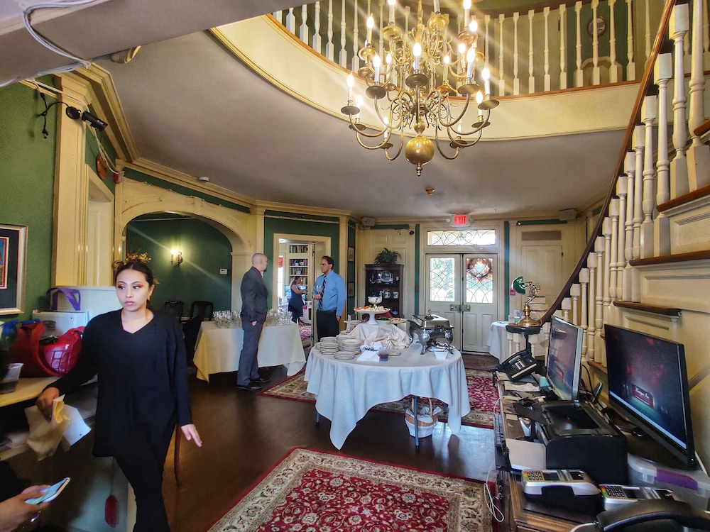 montague inn
