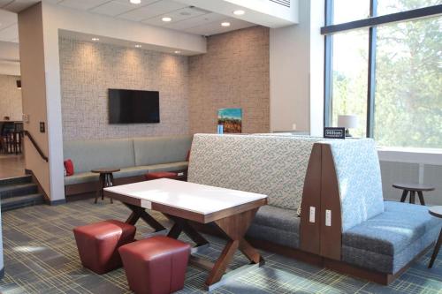 hampton inn lead