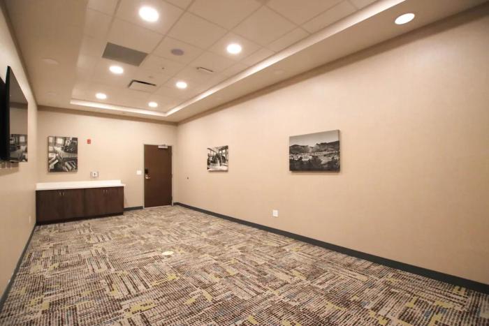 hampton inn lead
