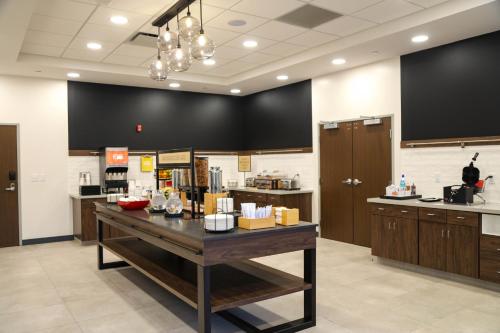 hampton inn lead