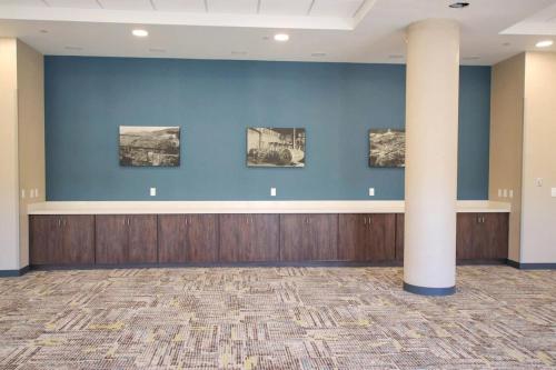 hampton inn lead