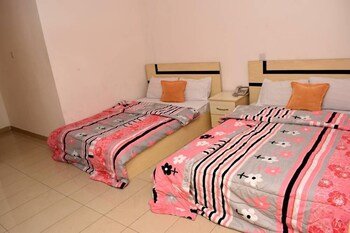 buggatti hotel and suites