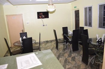 buggatti hotel and suites