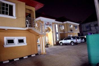 buggatti hotel and suites