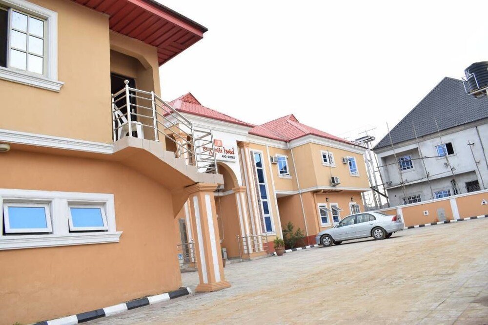 buggatti hotel and suites