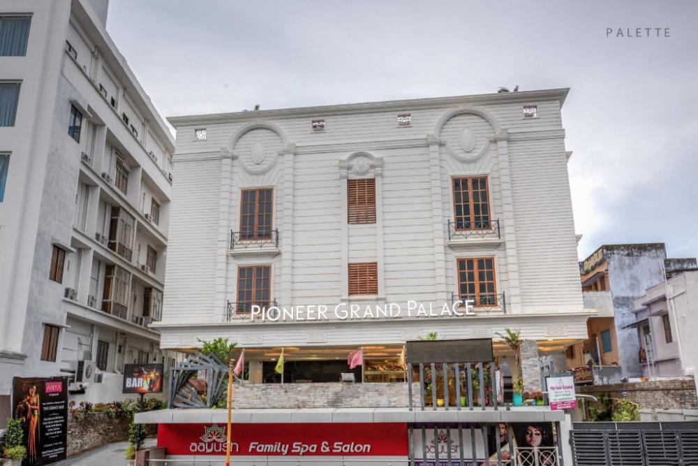 hotel pioneer grand palace