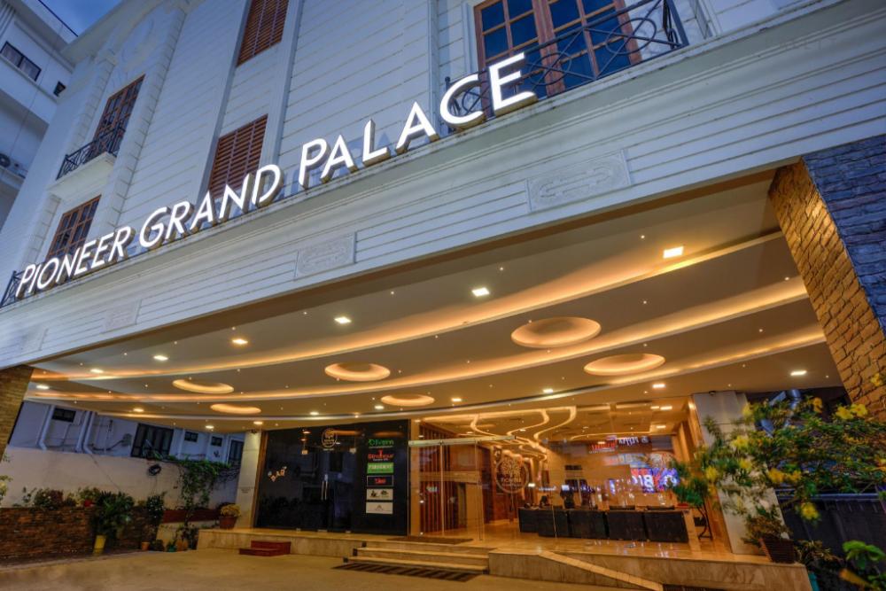 hotel pioneer grand palace