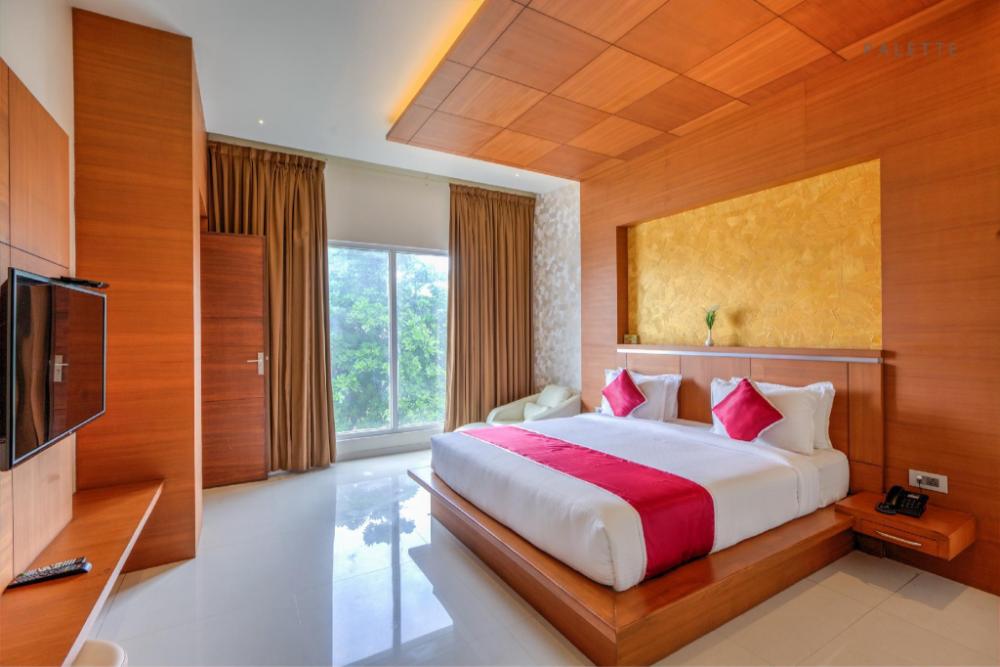 hotel pioneer grand palace