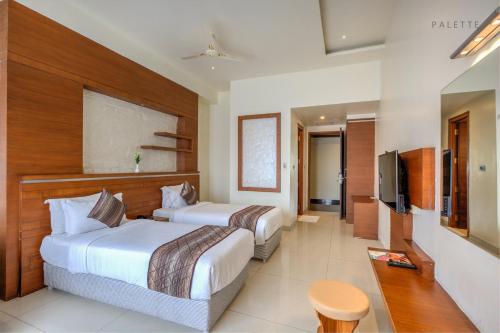 hotel pioneer grand palace