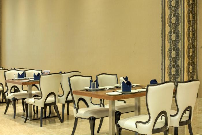 hotel pioneer grand palace