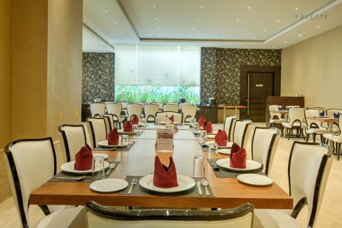 hotel pioneer grand palace