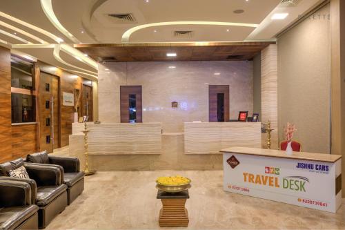 hotel pioneer grand palace