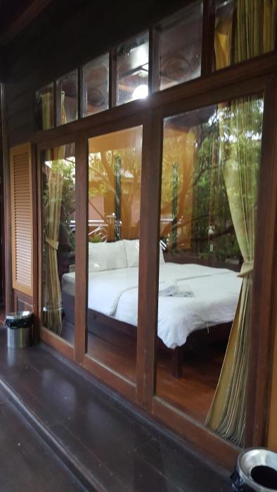 ruean mai chai khlong