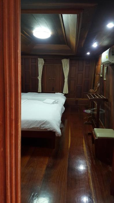 ruean mai chai khlong