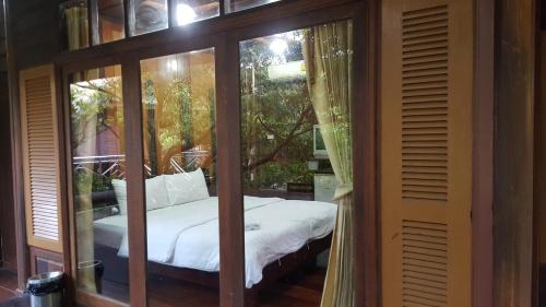 Ruean Mai Chai Khlong,35 Moo 6,T. Suanluang ,A. Amphawa Samutsongkram,3 star