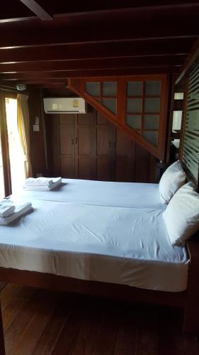 ruean mai chai khlong