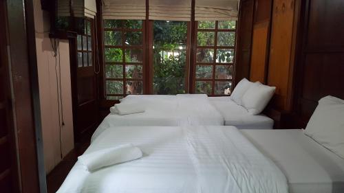 Ruean Mai Chai Khlong,35 Moo 6,T. Suanluang ,A. Amphawa Samutsongkram,3 star