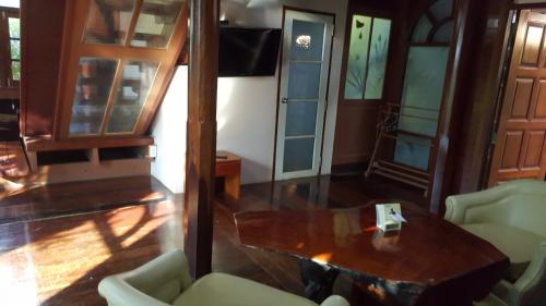 ruean mai chai khlong