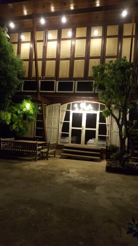 ruean mai chai khlong