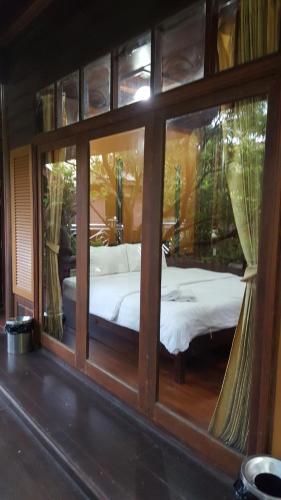 ruean mai chai khlong