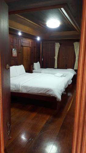 ruean mai chai khlong