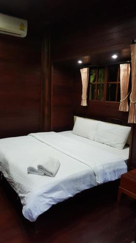 ruean mai chai khlong
