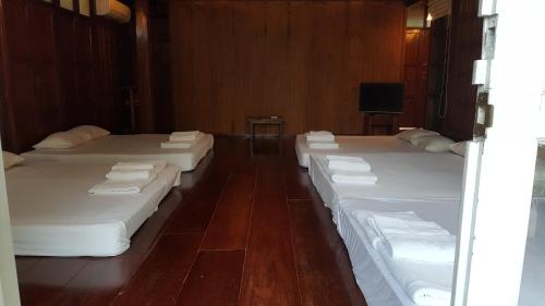 ruean mai chai khlong