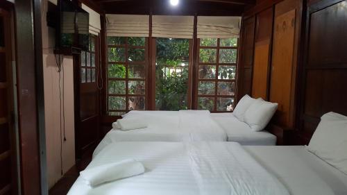 ruean mai chai khlong