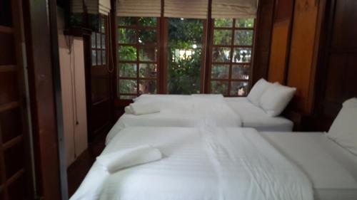 ruean mai chai khlong