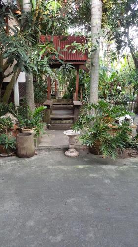 ruean mai chai khlong