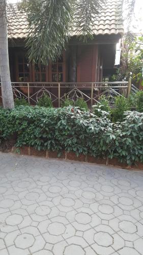 ruean mai chai khlong