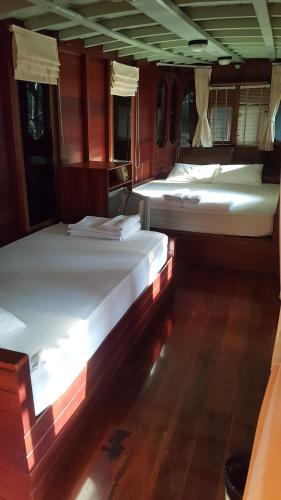ruean mai chai khlong