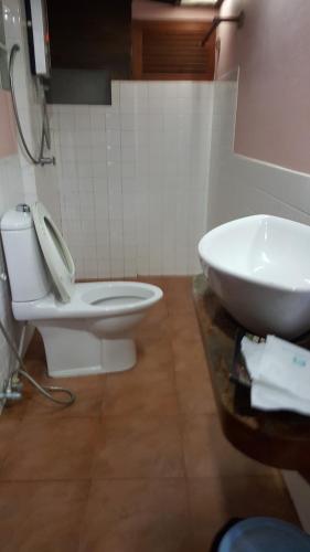 ruean mai chai khlong