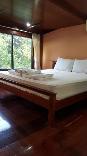 ruean mai chai khlong