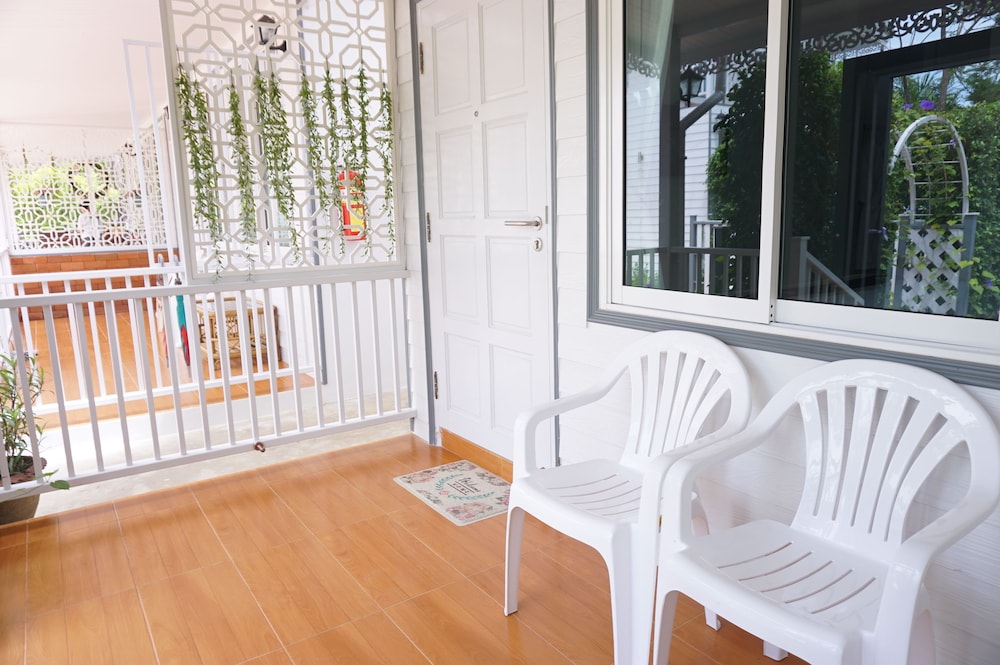 the white village ranong resort