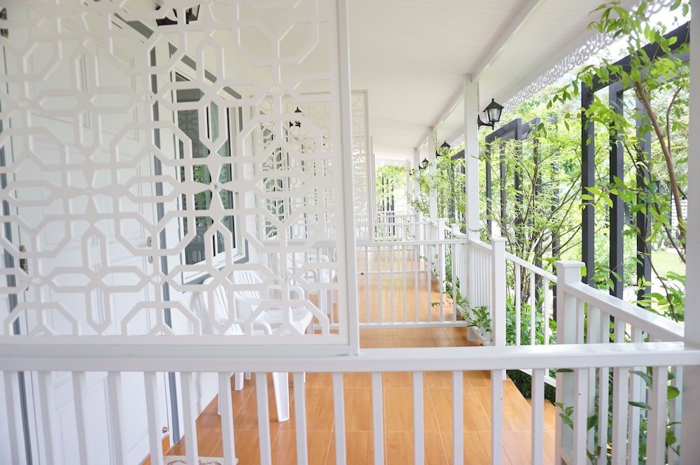 the white village ranong resort
