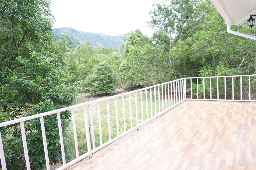 the white village ranong resort