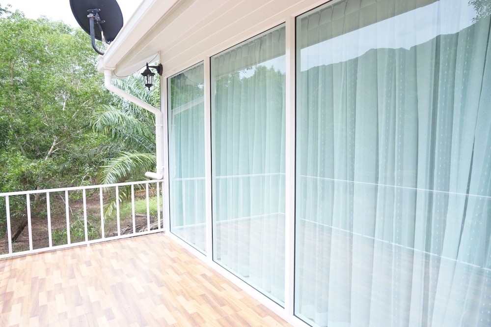 the white village ranong resort