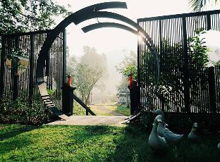 the white village ranong resort