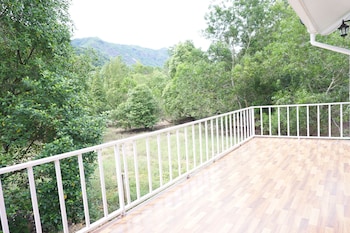 the white village ranong resort