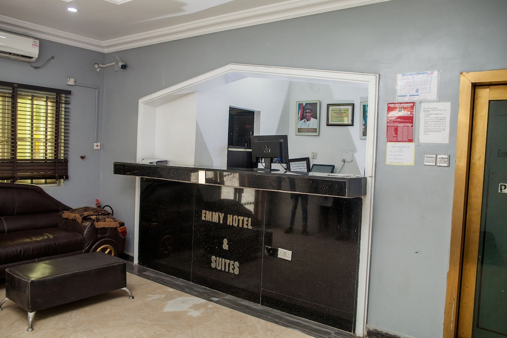 emmy hotels and suites