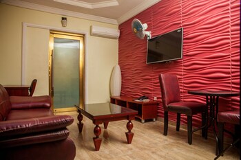 emmy hotels and suites