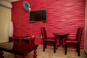 emmy hotels and suites