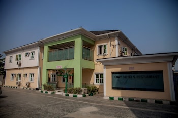 emmy hotels and suites