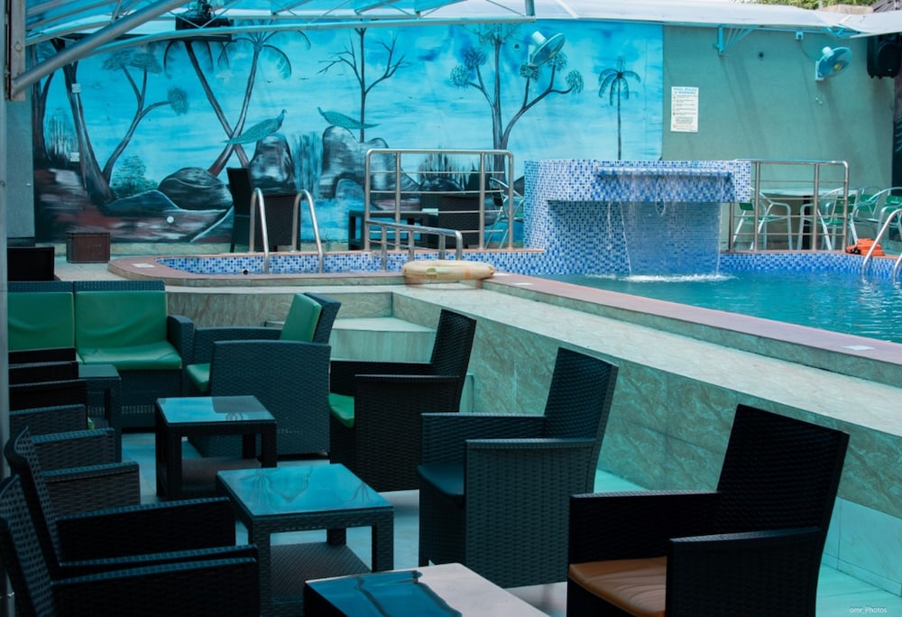 emmy hotels and suites