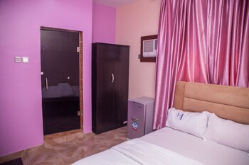 emmy hotels and suites